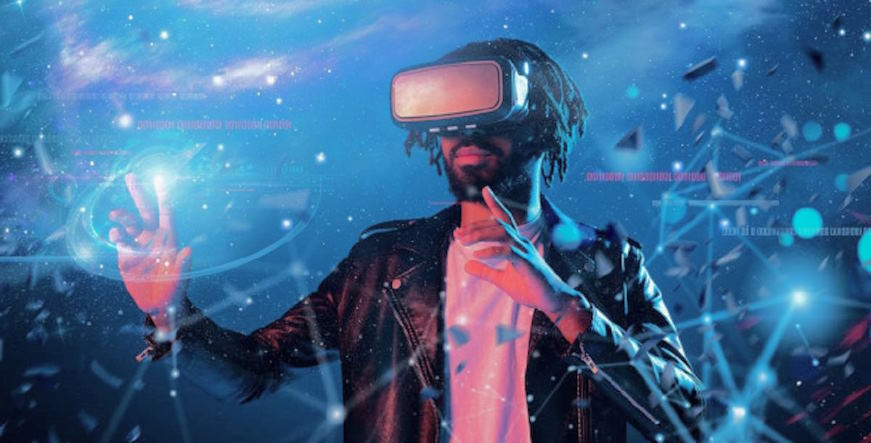 The Intersection of NFTs and Virtual Reality: Crafting Immersive Experiences